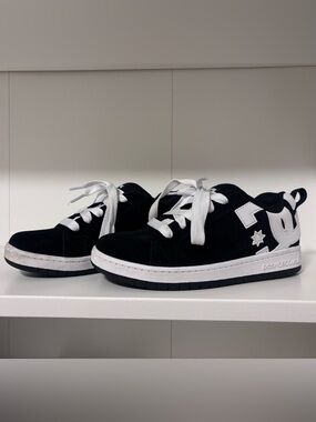 DC Court Graffik Shoes – Black/White (US 5, EU 36)